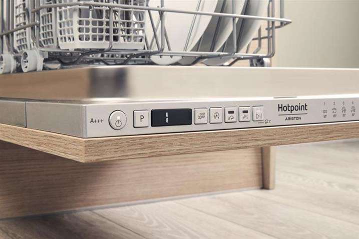 Вбудована посудомийна машина  Hotpoint-Ariston HSIO 3O35 WFE