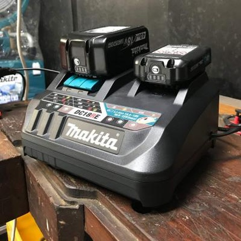 Зарядний пристрій для акумуляторів інструменту Makita DC18RE для LXT и CXT (198720-9)