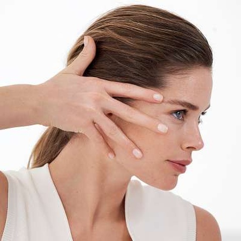Крем для шкіри навколо очей L'Oreal Paris Revitalift Ліфтінг-догляд 15 мл (3600521823798)