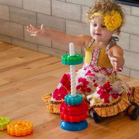 Розвиваюча іграшка Fat Brain Toys Пірамідка гвинтова тактильна SpinAgain (F110ML)