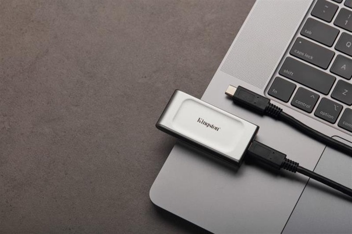 Зовнішній SSD-накопичувач  Kingston XS2000 4TB Silver (SXS2000/4000G)