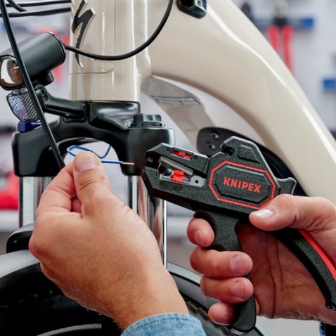 Знімач ізоляції KNIPEX 0.2-6мм, 180мм (12 62 180)