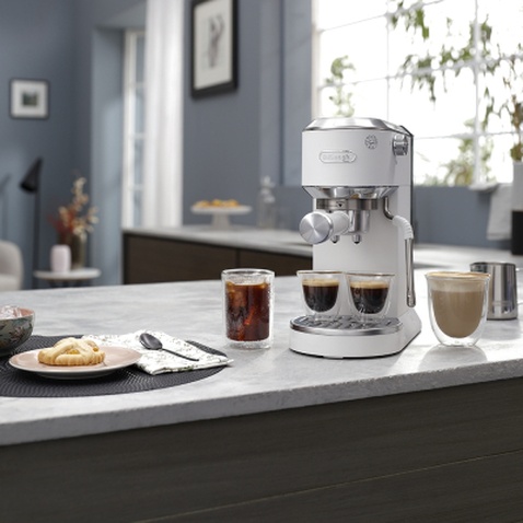Ріжкова кавоварка еспресо DeLonghi EC 890.WI